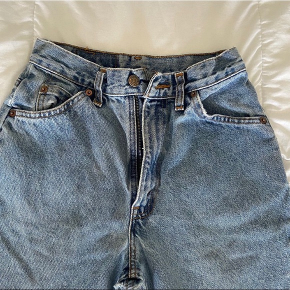 Vintage Levi Mom Jeans - Picture 2 of 4